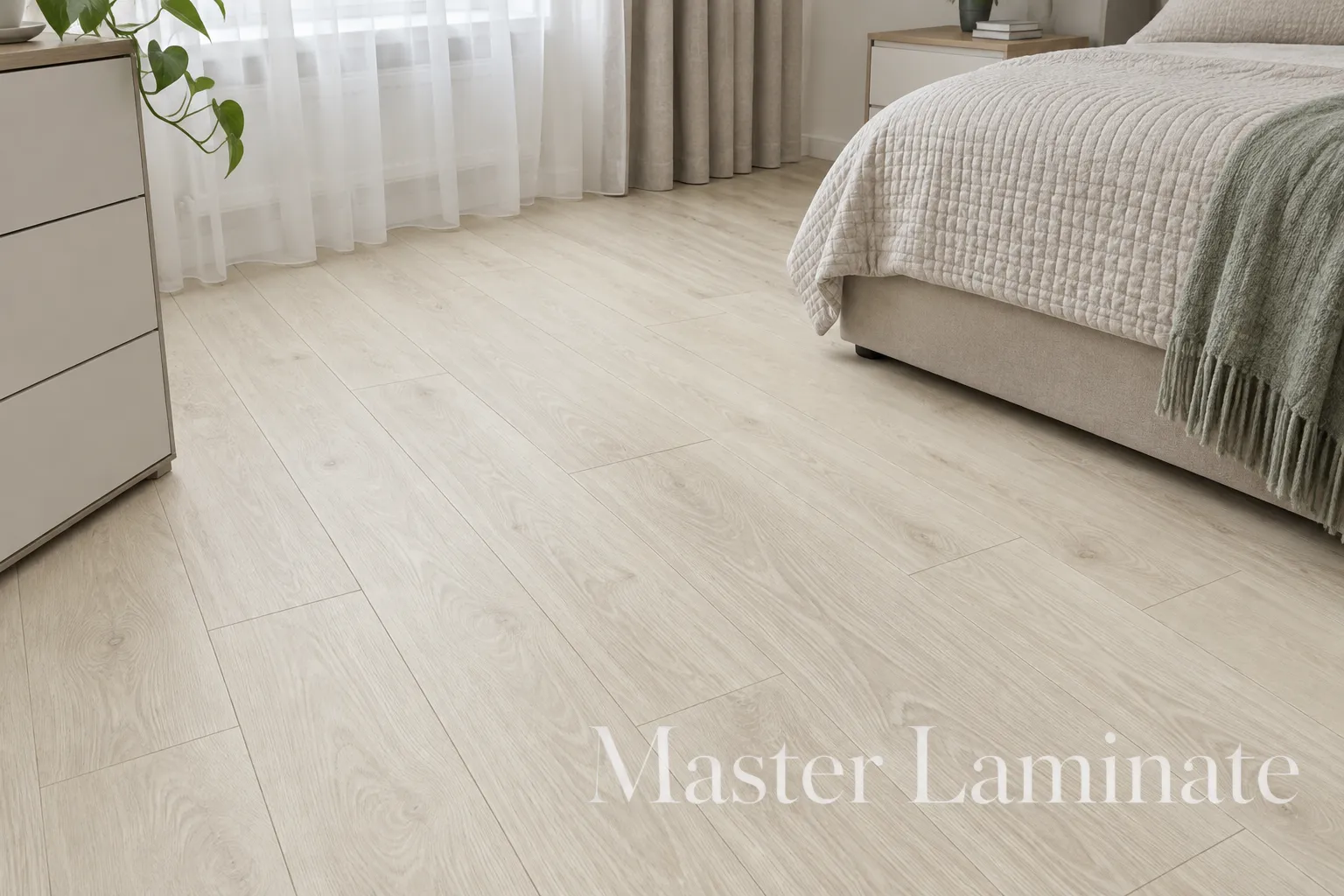 Ламинат Quick-Step Majestic 9.5/32 4V MJ3547 Дуб Лесной Массив Светло-Серый 2050x240